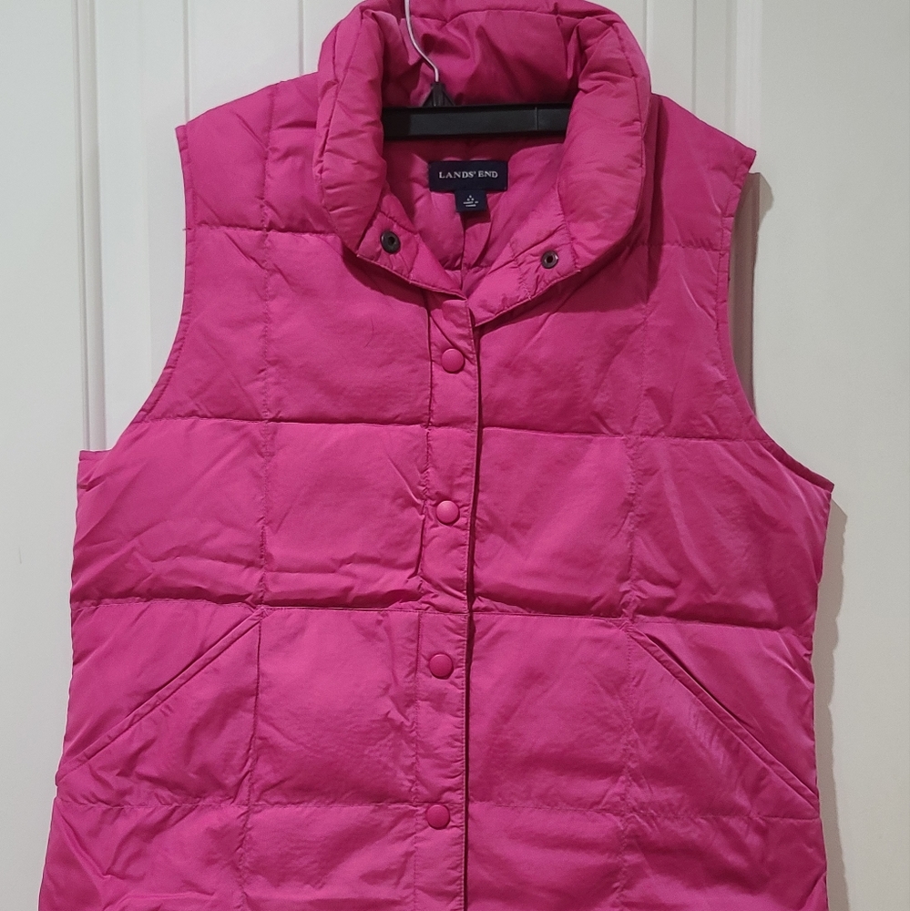 Land’s End Vest pink size small. Box d